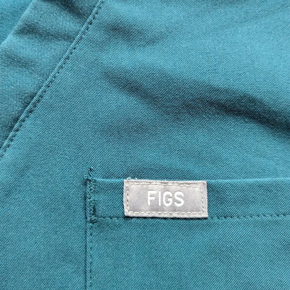 Figs scrubs set Caribbean blue Catarina top Zamora jogger petite - Picture 12 of 14